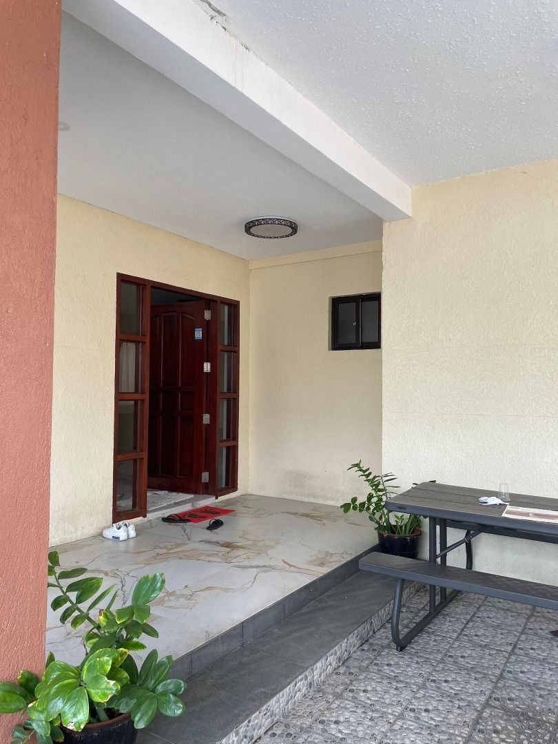 RFO 6 Bedroom 3 Bathroom with 2 Parking House and Lot For Sale Timog