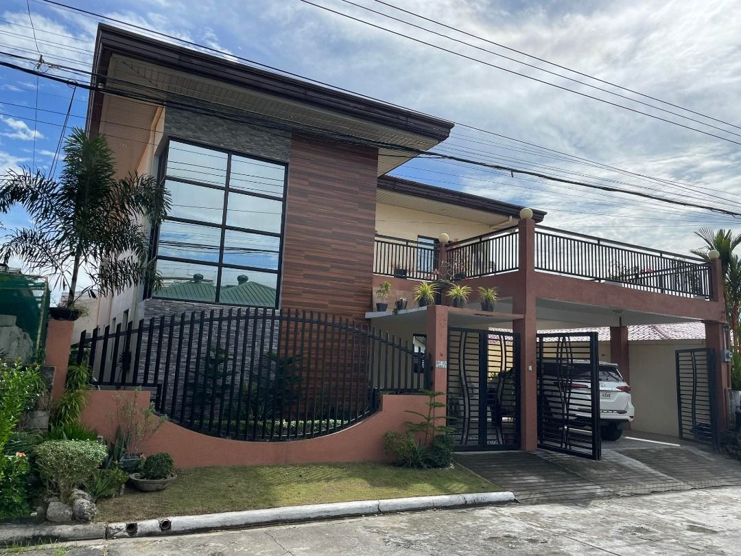 RFO 6 Bedroom 3 Bathroom with 2 Parking House and Lot For Sale Timog