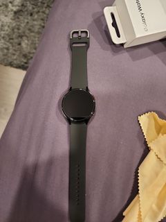 Black Samsung galaxy watch 4 (LTE)