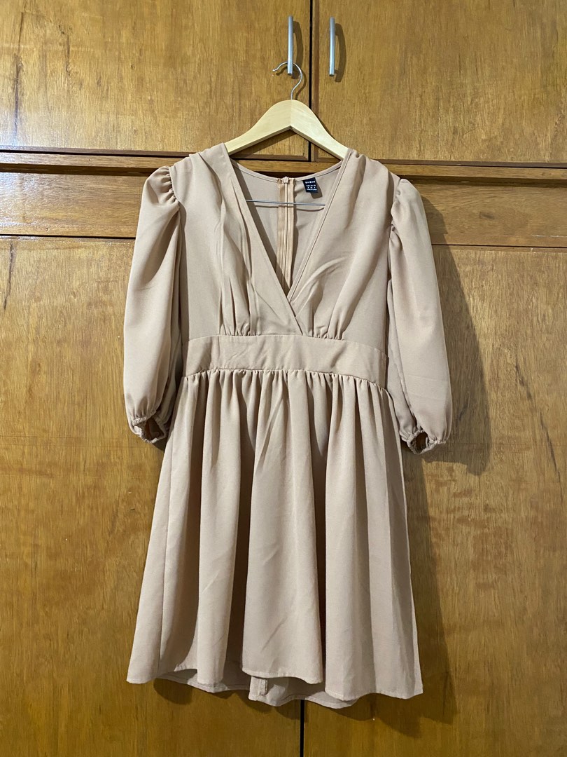 Beige bishop store sleeve dress