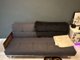 (Category: ) located in . Submitted by Aarooooon (Listing ID 1198061048, Image 1). Description: .