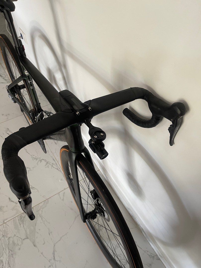 S-works TARMAC SL7 size 54 (Category: Bicycles) located in Singapore. Submitted by evaelfie (Listing ID 1197027358, Image 2). Description: charmeleon green colour. frame in perfect condition. 1 scratch on crank arm. no chip no dent everything is well taken care of. ultegra di2 groupset 11x2 roval cl 50 rapide look keo carbon blade pedal swork aerofly bar swork power seat swork tyres swapped hub to 54t ratchet for the zoom sound bought and built f