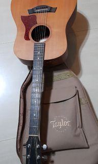 Taylor Big Baby Guitar with bag