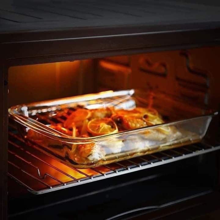 Tempered Baking Tray Rectangular (1.6L) (Category: Bakeware) located in Manila. Submitted by tindahanniatelizcehl (Listing ID 1197975488, Image 3). Description: :1.6LITERS RECTANGULAR TEMPERED BAKING TRAY Material used: borosilicate glass Characteristics: - Can be used in microwaves or oven. - The bowl is made of toughened glass, non-friable and clear. - Residues of food odor will never save the strong smell. - Easier to clean, the will be no res