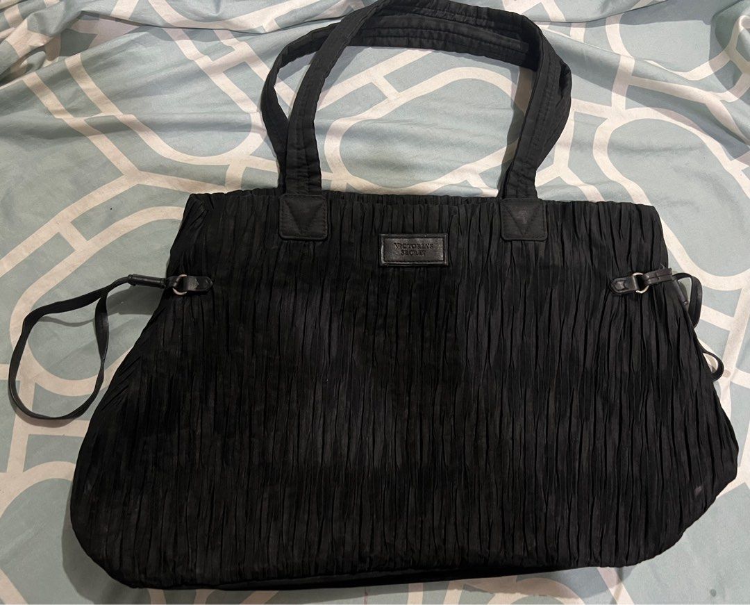 Victoria Secret Shoulder Bag (Category: Shoulder Bags) located in Makati City. Submitted by wroanne (Listing ID 1197985499, Image 1). Description: .