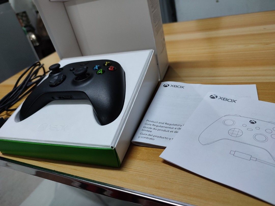 XBOX One Wireless Gaming Controller + USB C Cable (Category: Controllers) located in Manila. Submitted by chachasilva (Listing ID 1198076358, Image 3). Description: PRICE STILL NEGOTIABLE. JUST SEND A PM :) 4 months old. Rarely used RFS: Pandagdag pambili laptop.