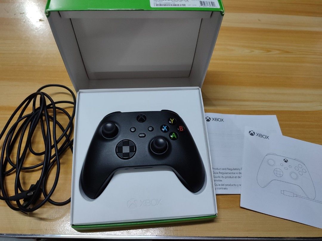 XBOX One Wireless Gaming Controller + USB C Cable (Category: Controllers) located in Manila. Submitted by chachasilva (Listing ID 1198076358, Image 2). Description: PRICE STILL NEGOTIABLE. JUST SEND A PM :) 4 months old. Rarely used RFS: Pandagdag pambili laptop.