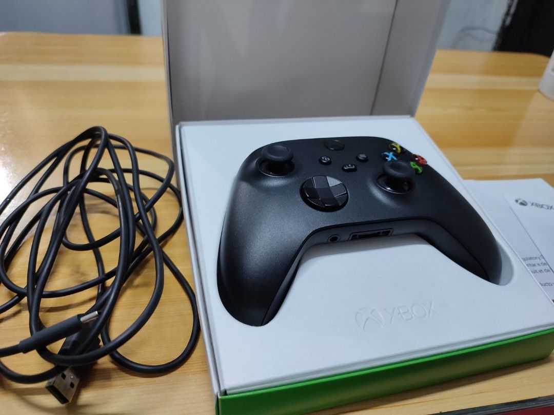 XBOX One Wireless Gaming Controller + USB C Cable, Video Gaming, Gaming