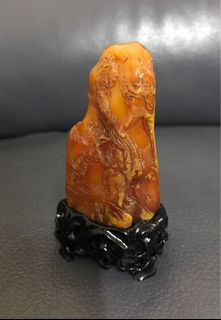 0228. 精品天然壽山田黃石擺件配錦盒