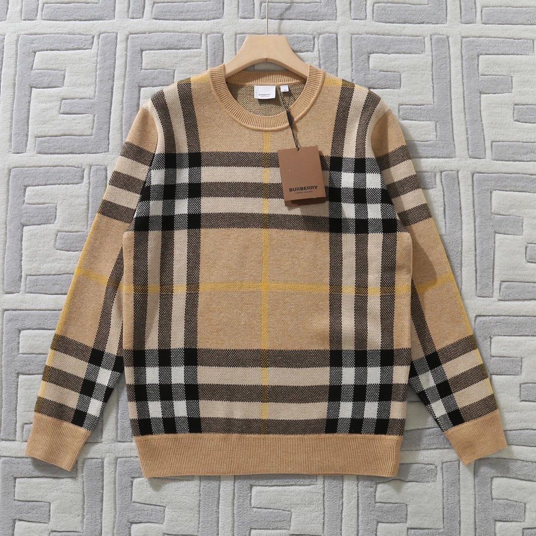 Forekomme støvle Glorious Burberry Knitted Plain Sweater, Luxury, Apparel on Carousell