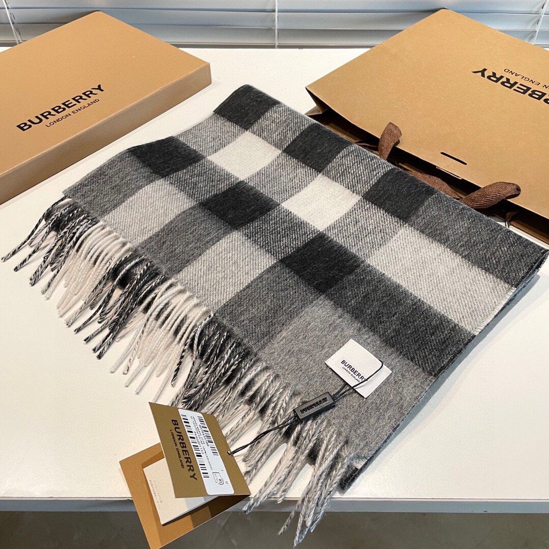 Burberry double sided scarf outlet