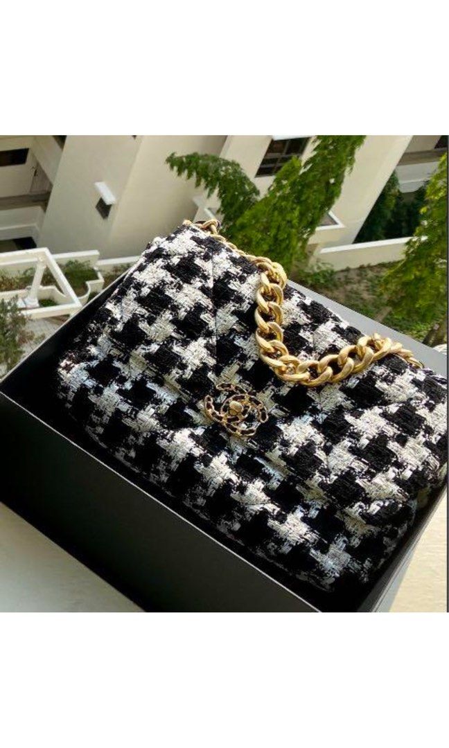 Chanel 19 Tweed Houndstooth Medium Large flap bag (Wear & Tear