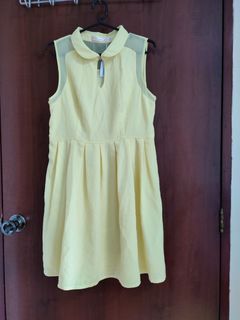 Charming yellow summer dress
