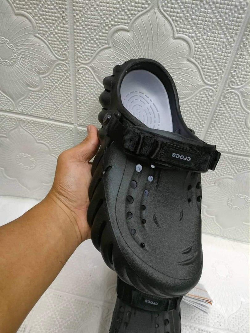 Crocs echo clog (Category: Shoe inserts & accessories) located in Manila. Submitted by jhipol6213714 (Listing ID 1198313462, Image 3). Description: bnew with ecobag for men and women w6-w12 m4-m10.
