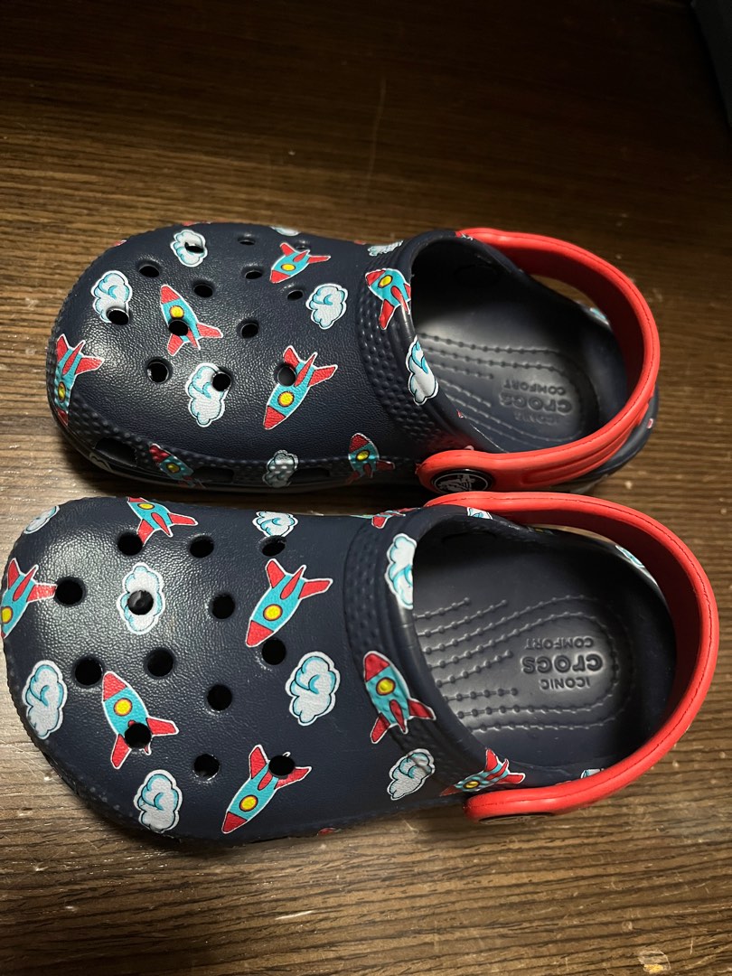 crocs-shoes-c8-size-carousell