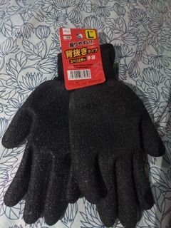 Daiso black gloves with anti slip grip
