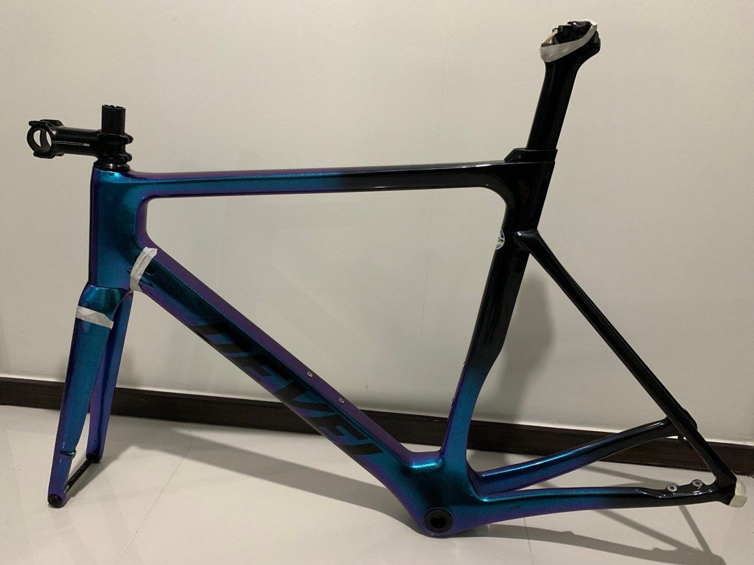 devel carbon frame
