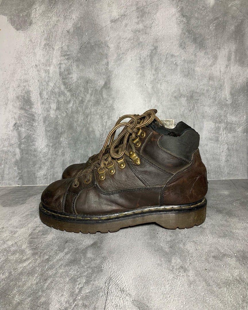 Dr best sale martens 11302