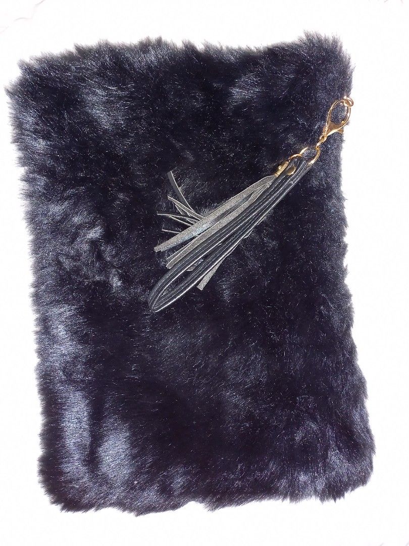 ELLE Clutch Fur, Fesyen Wanita, Tas & Dompet di Carousell