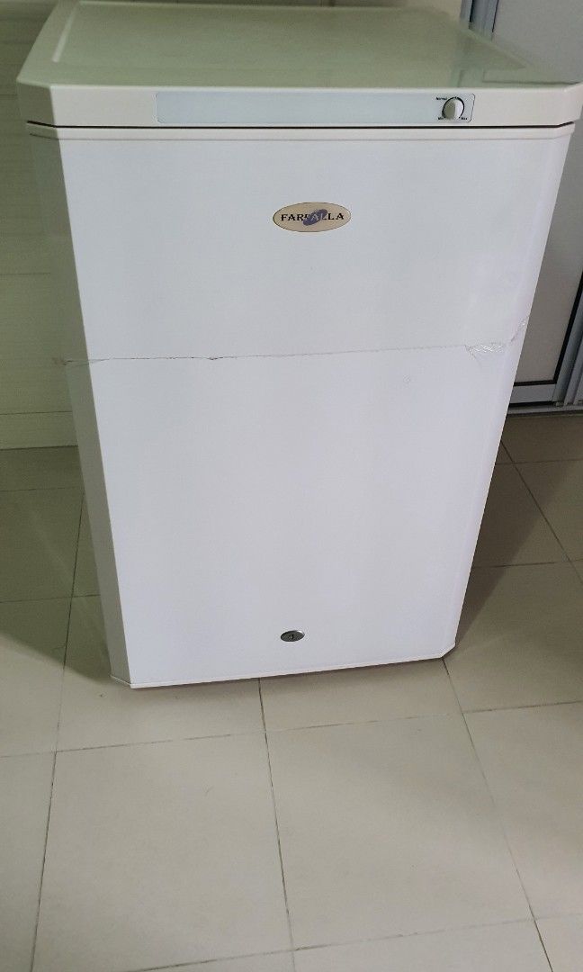 Farfalla Upright Freezer with Lock, Babies & Kids, Nursing & Feeding