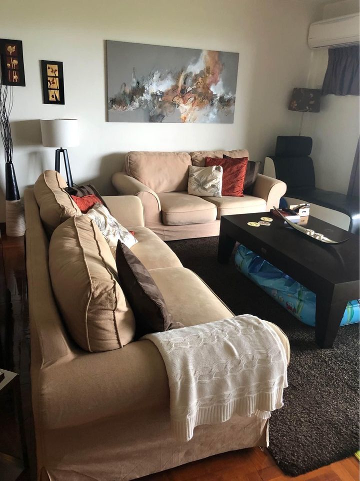 Free Indigo sofas (2 seater and 3 seater), 傢俬＆家居, 傢俬, 梳化 Carousell