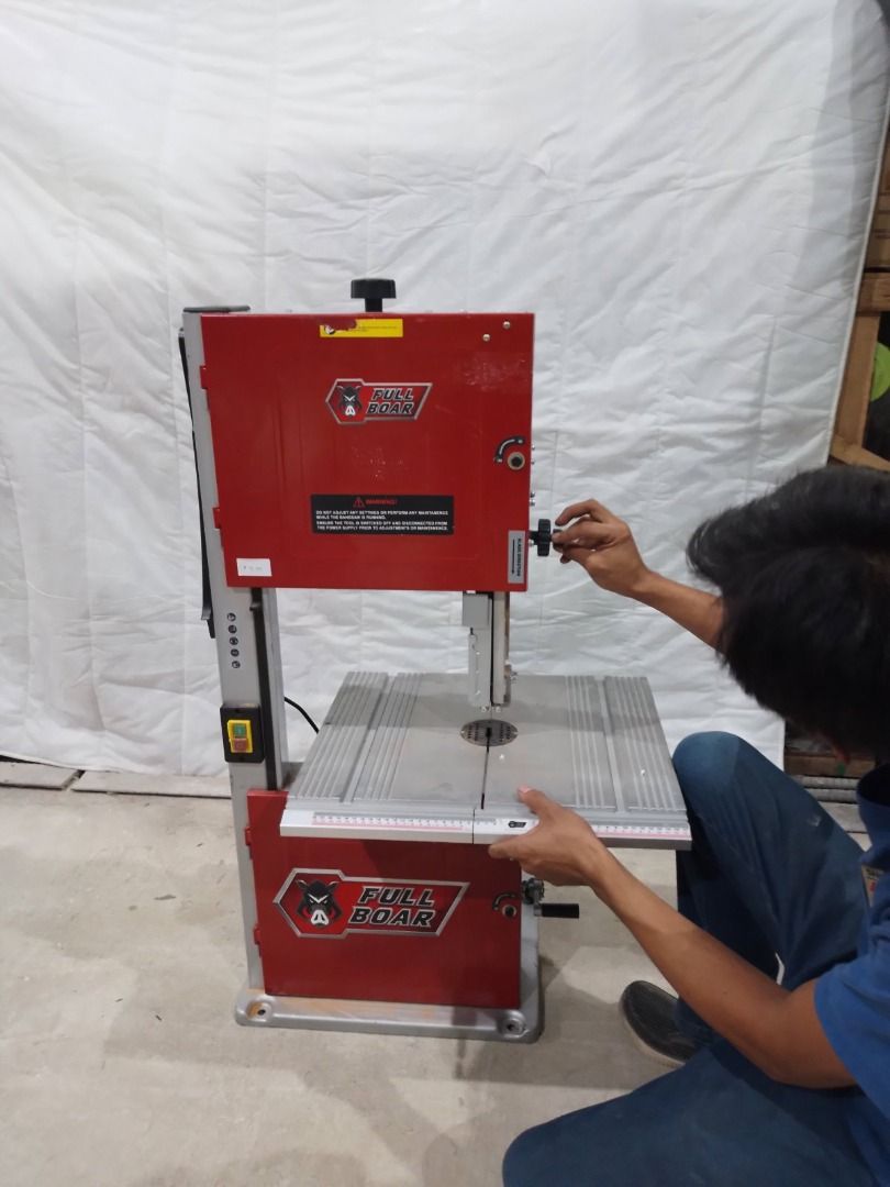 Full deals boar bandsaw