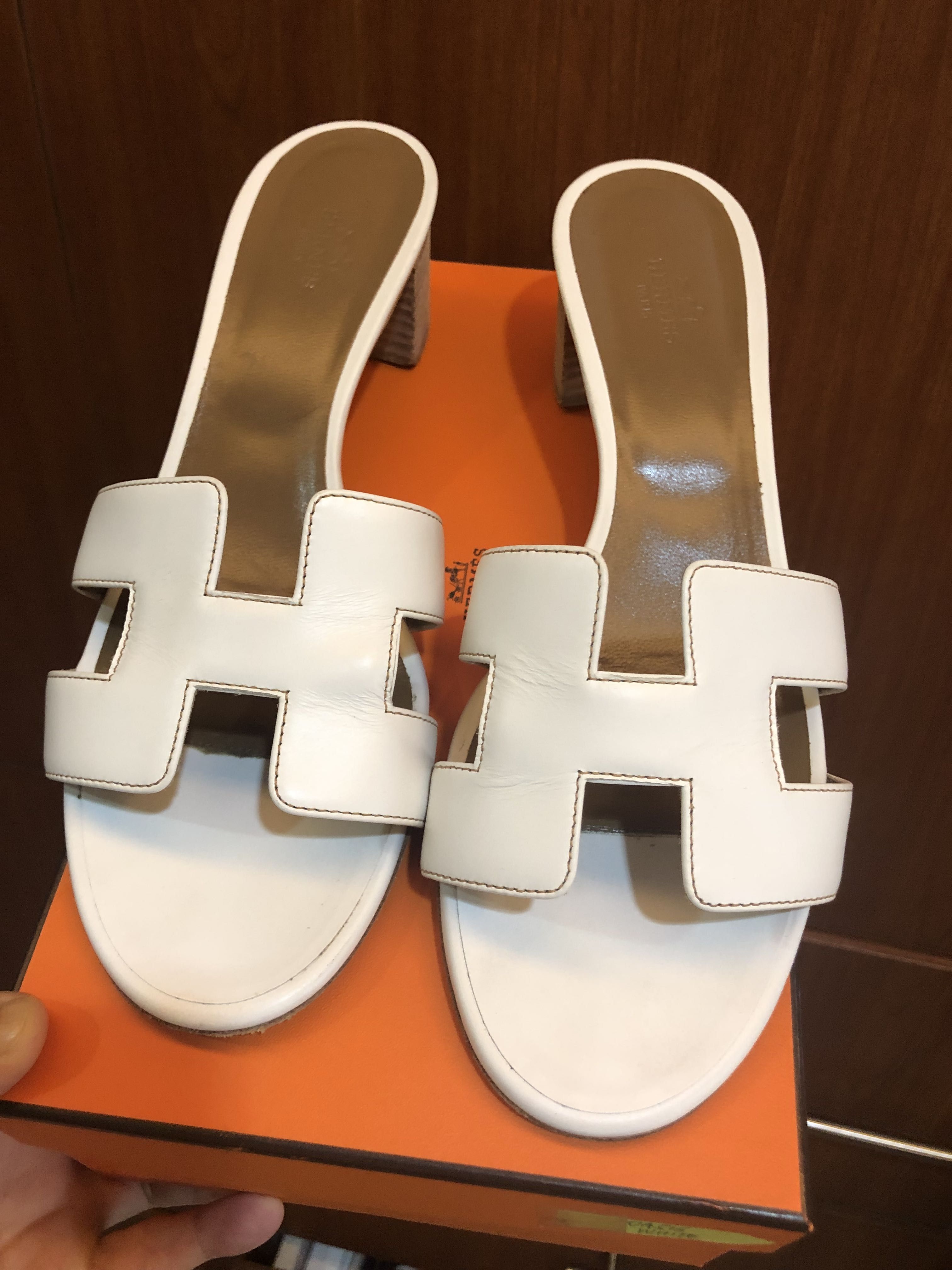 Hermes oasis discount sandals white