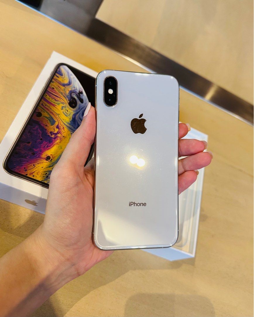iPhone XS 256GB (Category: iPhone X Series) located in Taguig. Submitted by colinmq (Listing ID 1198360280, Image 2). Description: Smart locked .