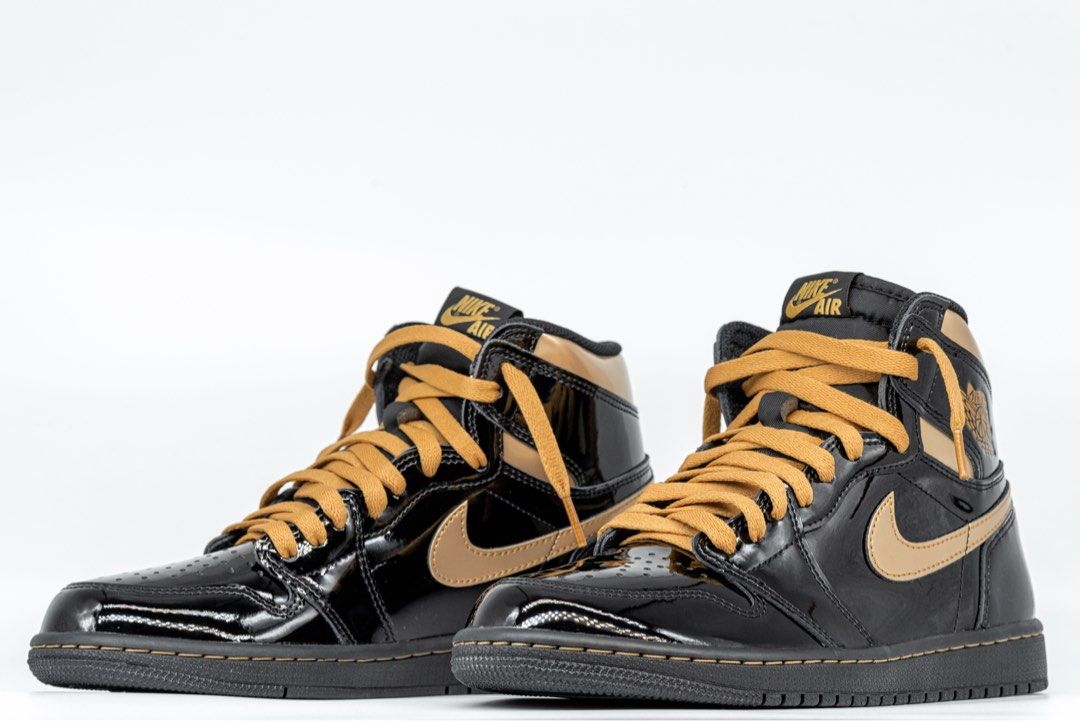 Air jordan 1 discount black and metallic gold