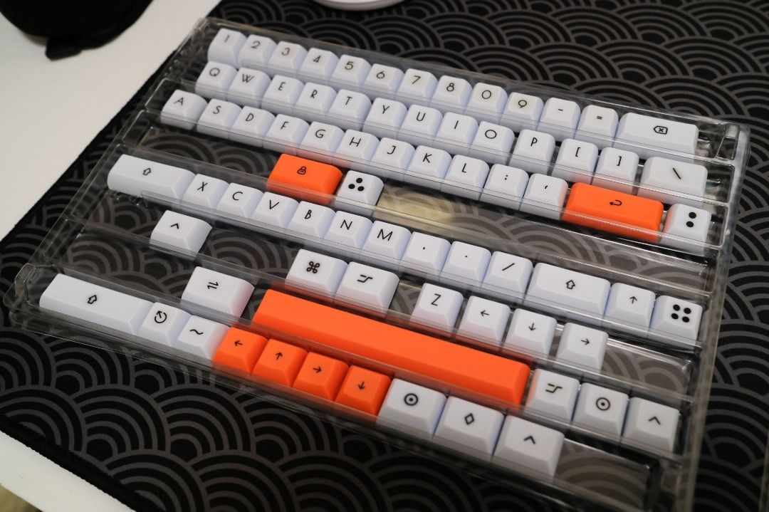 KBDFans - KAT DP0385 Keycaps (White/Orange combo), 電腦＆科技, 電腦周邊及配件, 電腦鍵盤 ...