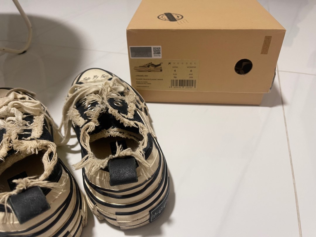 Keen Uneek, Women's Fashion, Footwear, Sneakers on Carousell