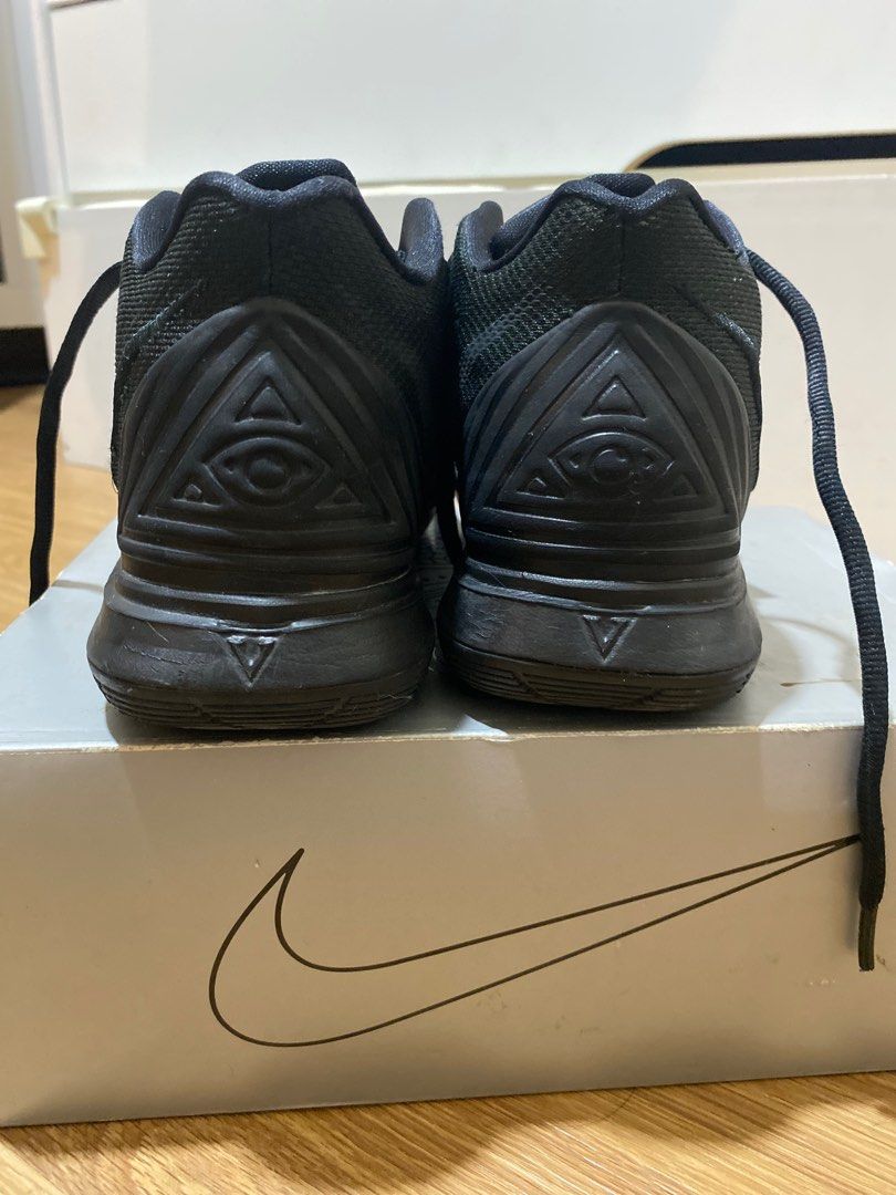 Triple black basketball shoes top
