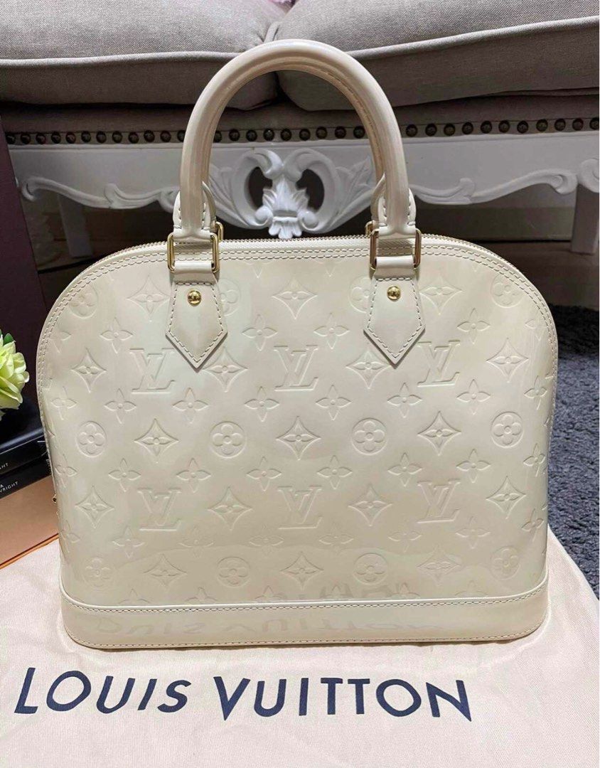 Louis Vuitton Alma Vernis MM (Category: Luxury Bags & Wallets) located in Makati City. Submitted by karaalexandra (Listing ID 1198275514, Image 2). Description: Authentic Louis Vuitton Alma Vernis MM With dustbag Negotiable for sure buyer..