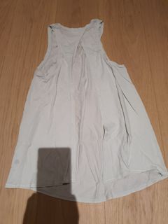 Lululemon top sz4 (small stained refer to pict 4)