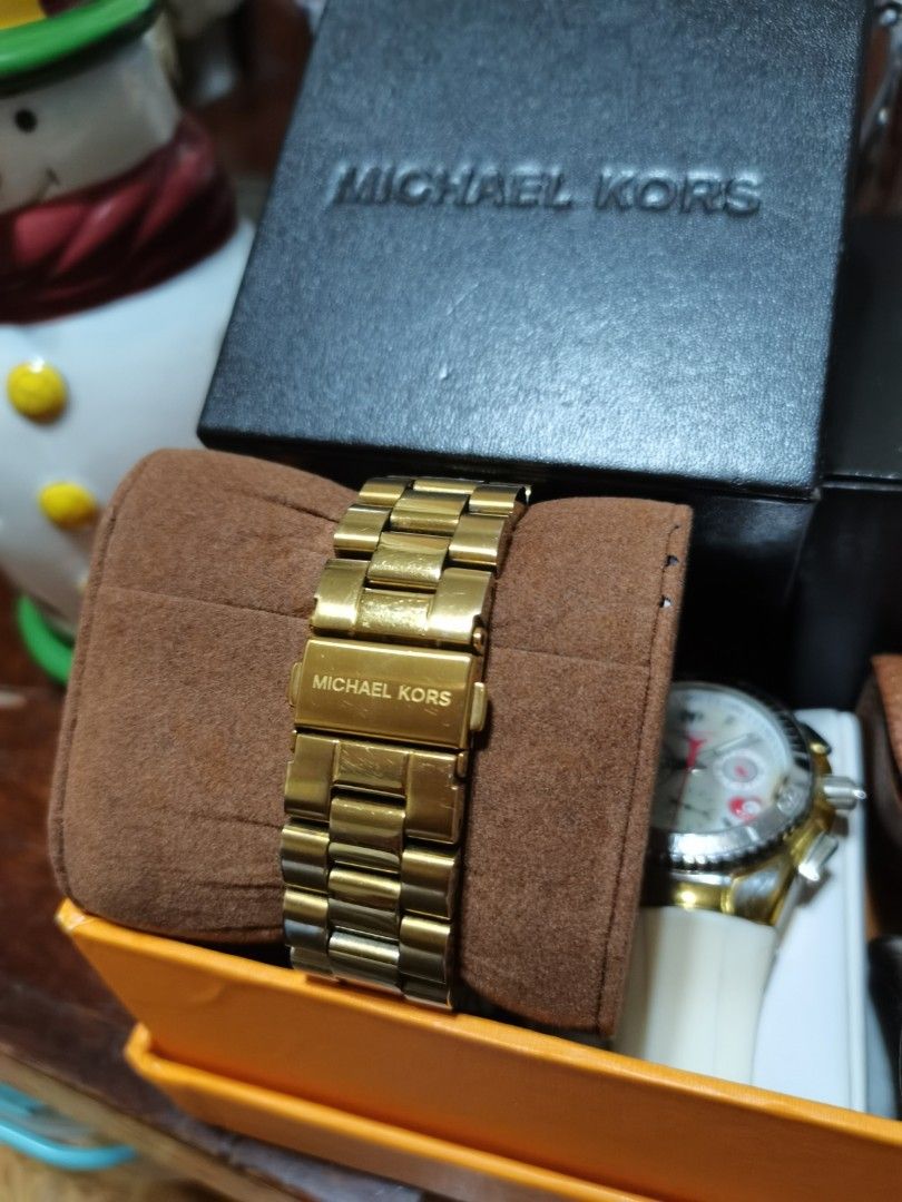 MK RUNWAY GOLD TONE WATCH (Category: Women's Watches) located in Manila. Submitted by fluer_de_lis (Listing ID 1198404717, Image 3). Description: Legit MK RUNWAY in goldtone. Personal use. Well taken care of. Pls scan barcode for product details.