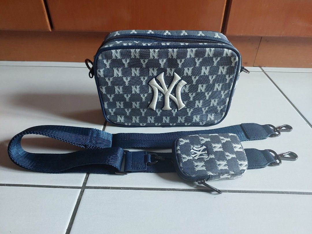 NY Yankees Monogram Jacquard Medium Cross Bag Black