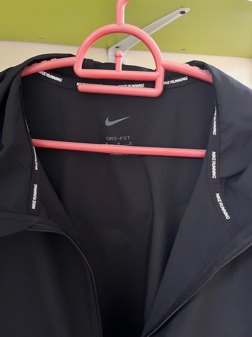 Nike run stripe sales men's woven running jacket