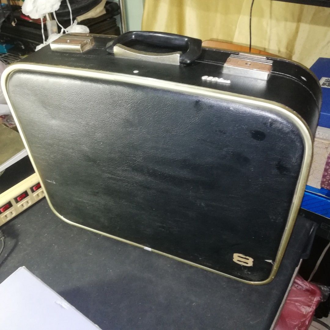 Old luggage (Category: Luggage) located in Paranaque City. Submitted by 4thestate.surplusan (Listing ID 1198376406, Image 1). Description: A vintage luggage, w issues. Stain inside and scratches outside the body. Location san antonio paranaque..