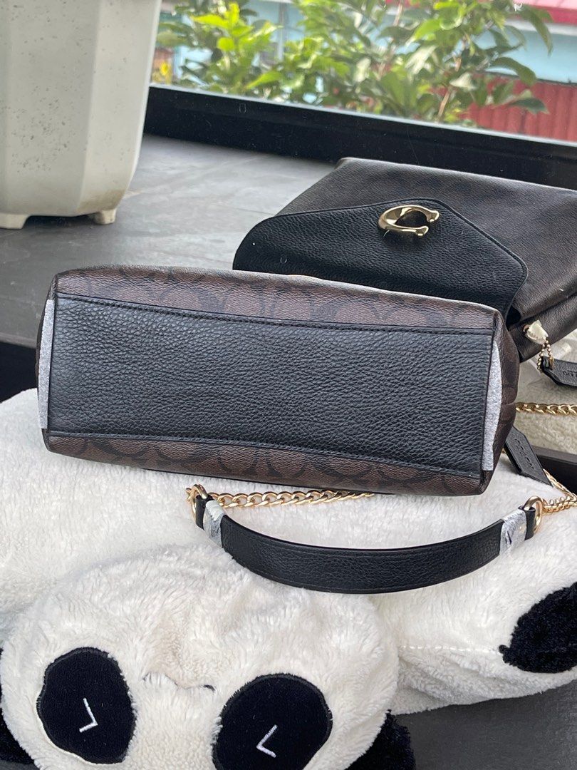 original coach tammie (Category: Luxury Bags & Wallets) located in Calamba. Submitted by zarahzion (Listing ID 1198001873, Image 2). Description: coach tammie comes with tag,cc & polyplastic guranteed original & brandnew from USA 🇺🇸 LALAMOVE READY LBC J&T.