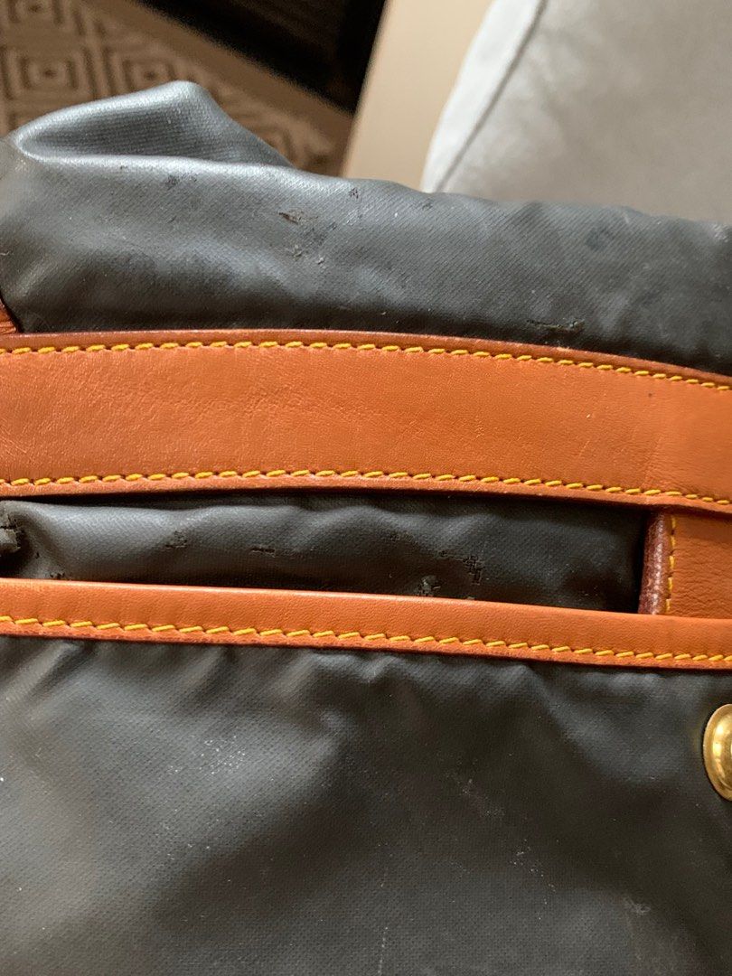 Original Hunting World Messenger bag, Luxury, Bags & Wallets on Carousell