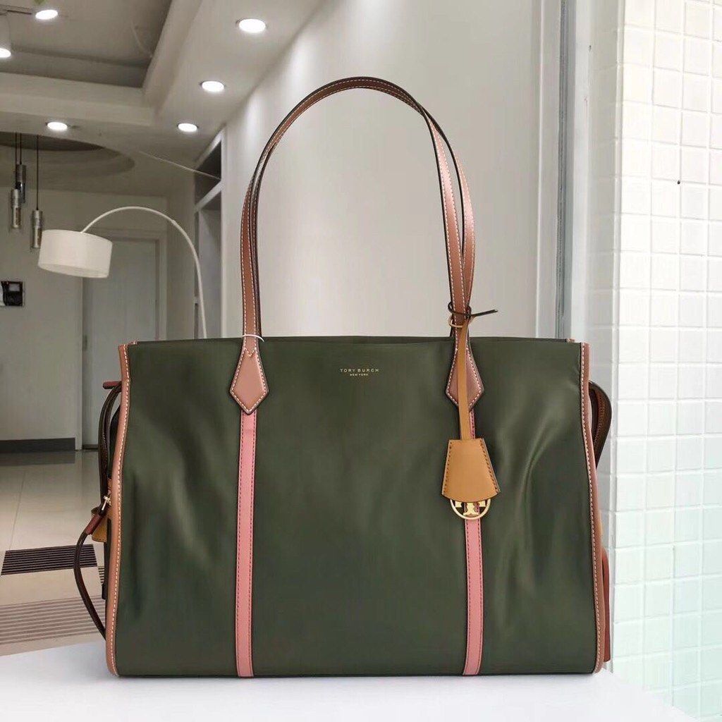 Original Tory Burch Perry Nylon Zip Closure Tote Bag, Luxury, Bags &  Wallets on Carousell