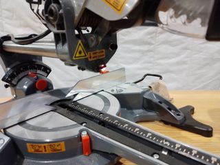 Ozito Sliding Compound Mitre Saw 1800w 210mm (8 1/4")