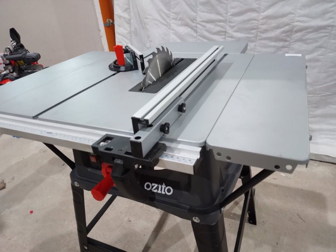Ozito Table Saw, Commercial & Industrial, Construction Tools