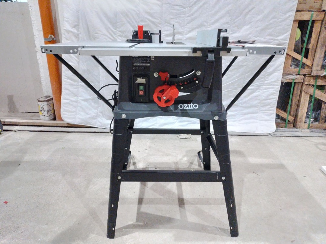 Ozito Table Saw, Commercial & Industrial, Construction Tools