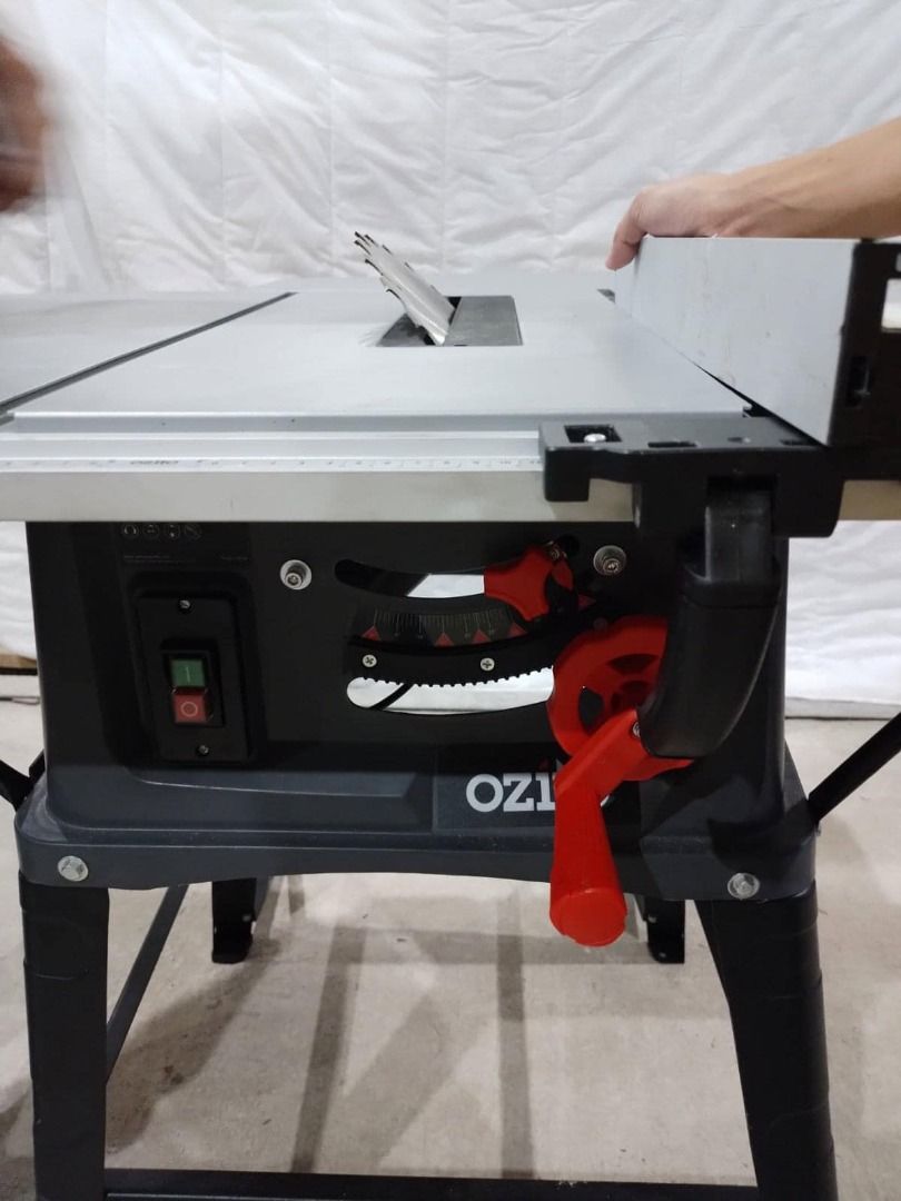 Ozito Table Saw 2000W 254mm, Commercial & Industrial, Construction
