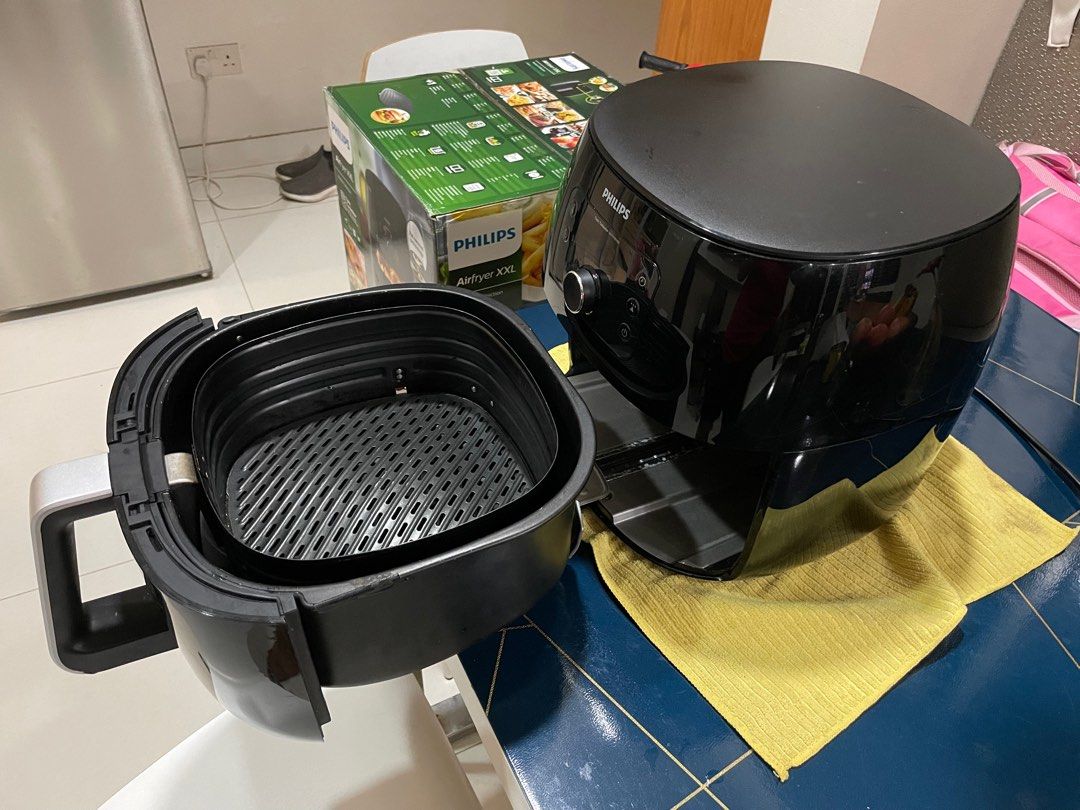 Philips Air Fryer XXL (model HD9654) in very good condition for sell