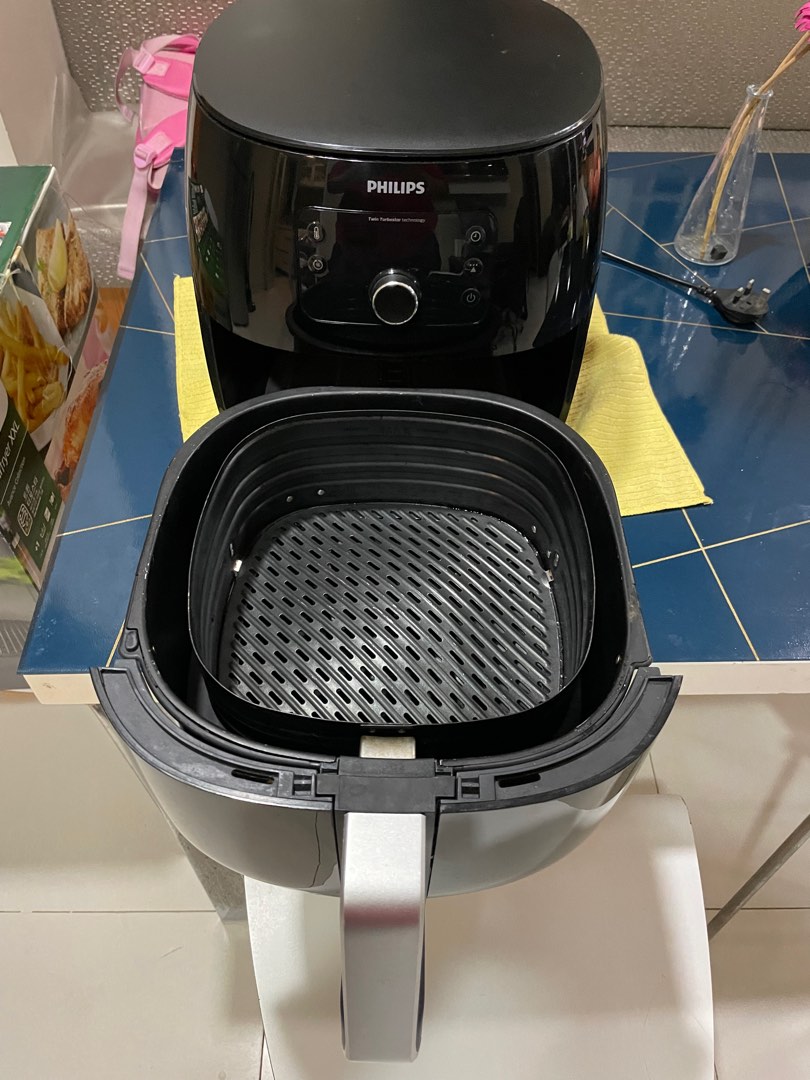Philips Air Fryer XXL (model HD9654) in very good condition for sell