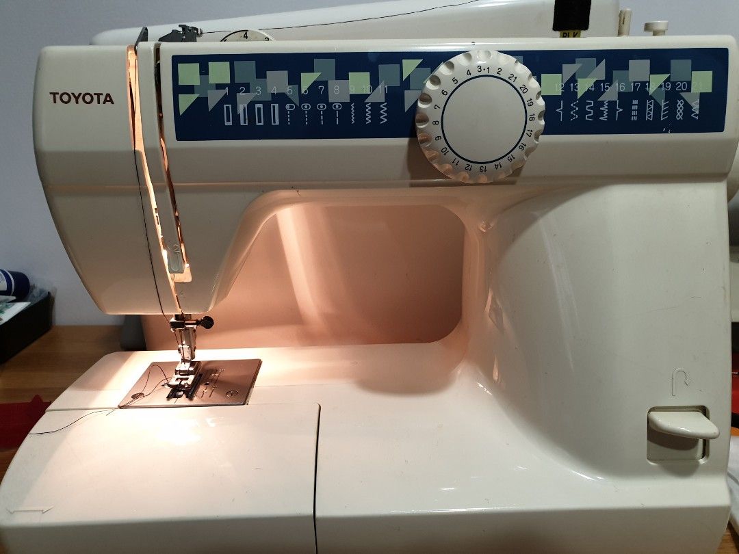 Preloved sewing machine, TV & Home Appliances, Other Home Appliances on