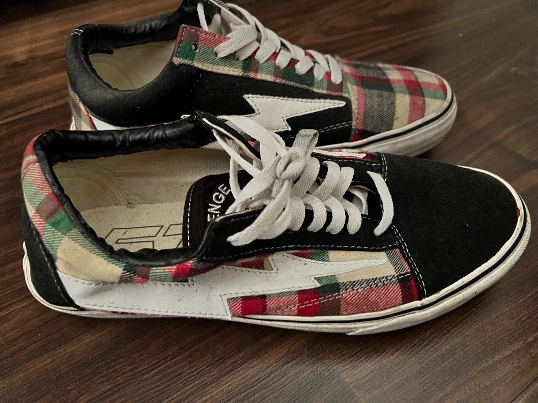 Revenge storm plaid US11 used