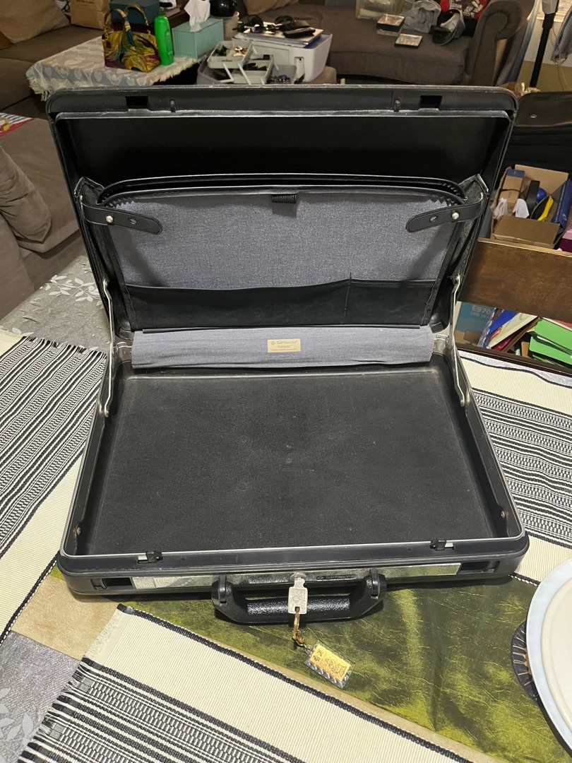 Samsonite Briefcase, Men's Fashion, Bags, Briefcases on Carousell